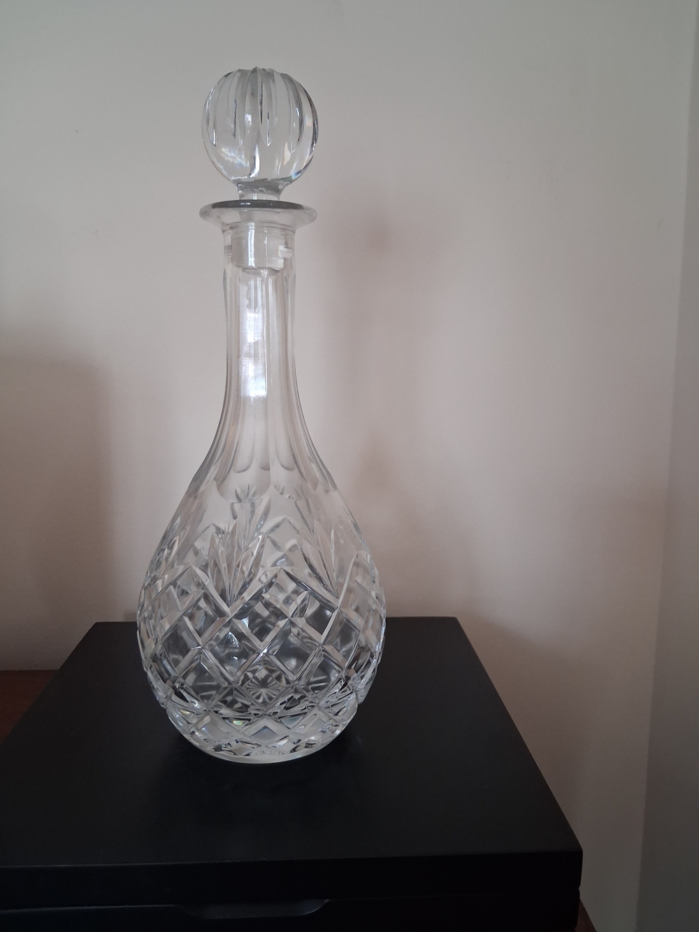 Clear Cut Glass Crystal Decanter with Stopper